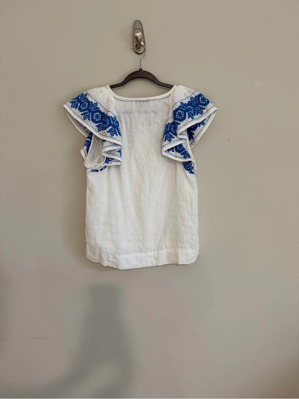 White Linen Blend Flutter Sleeve Top with Blue Embroidery J. Crew 100% linen sma